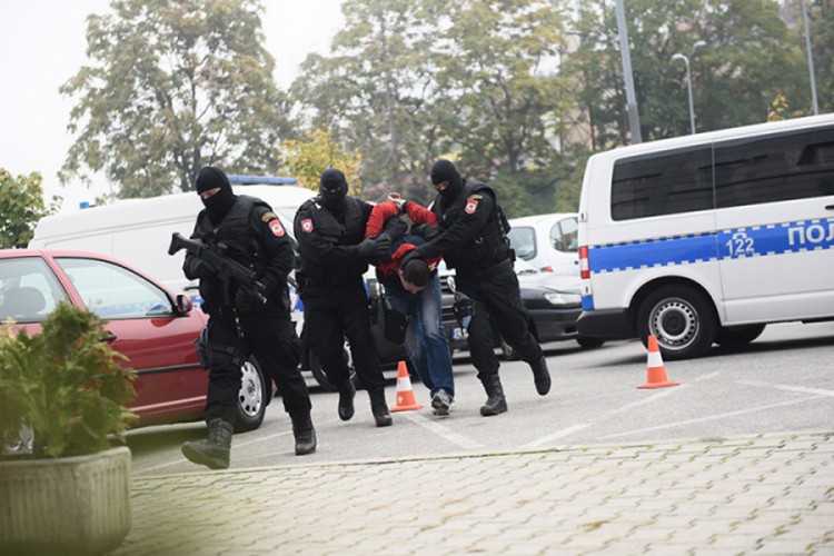 10 godina zatvora za rasturanje droge