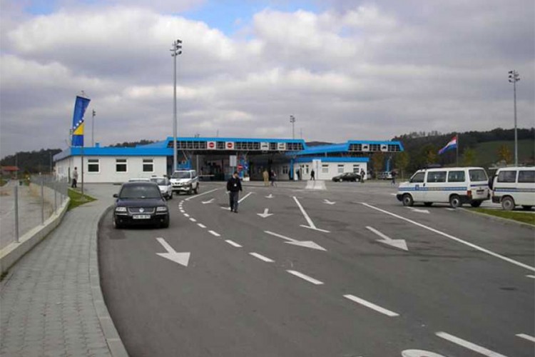 Na 15 prelaza na području FBiH izdata 3.954 rješenja o izolaciji putnika