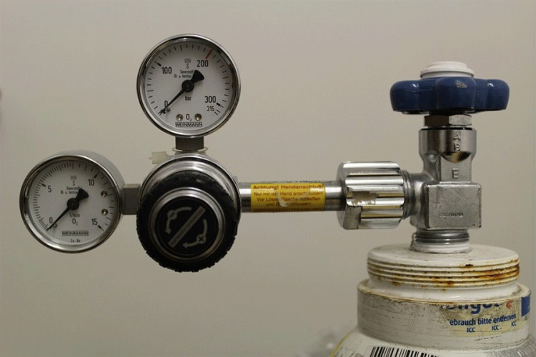 SAD: 12-ogodišnja djevojčica na respiratoru zbog korona virusa