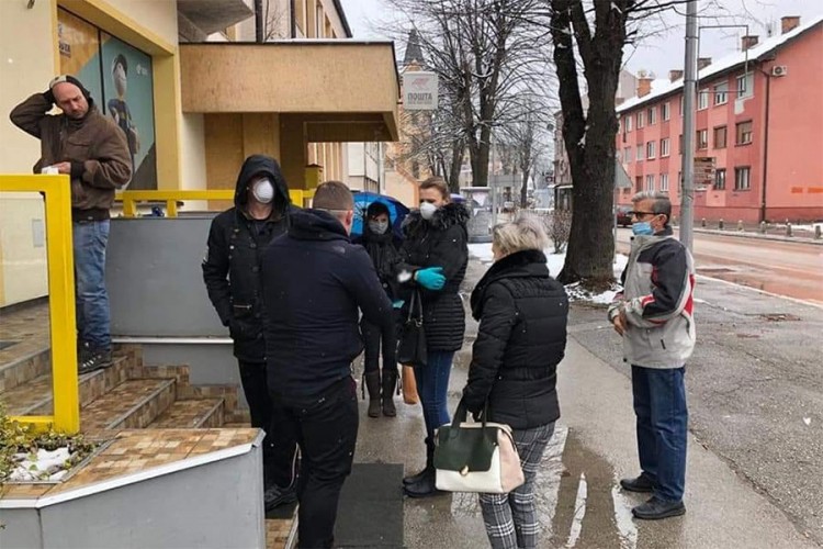 U Tesliću podijeljeno 3.000 zaštitnih maski, obezbijeđeno još 14.000