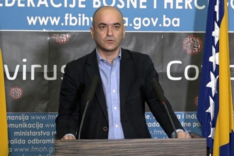 Pomoćnik u Ministarstvu zdravlja FBiH i nekoliko zaposlenih u izolaciji
