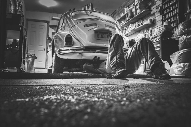 Pet stvari koje možete sami popraviti i održavati na svom automobilu