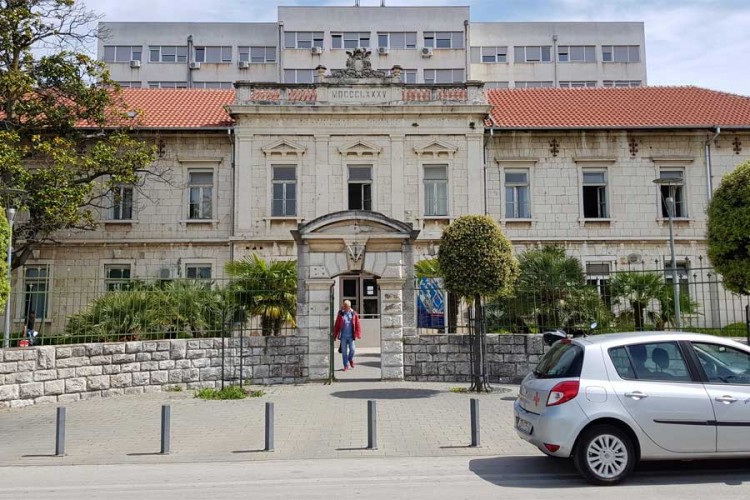 U Zadru u izolaciji 24 doktora i 28 sestara