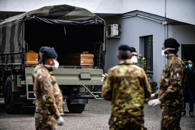 U Italiji danas preminulo 889, novih zaraženih skoro 6.000