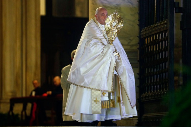 Papa i njegovi saradnici nisu zaraženi virusom korona