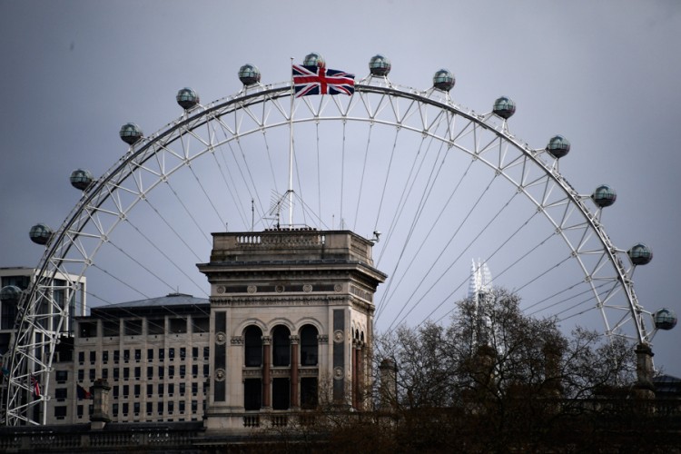 "Život u Britaniji bi mogao da se vrati u normalu za šest mjeseci"