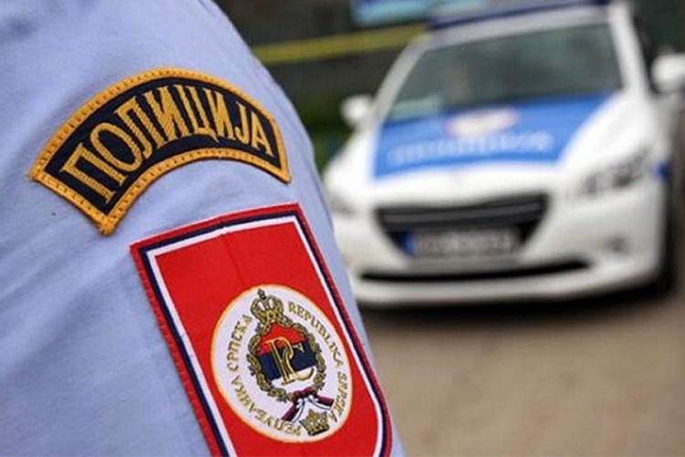 BMW-om sletio s puta u vrijeme policijskog časa