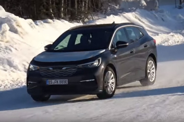 Volkswagenov novitet se maskirao u Opela