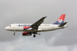 Iz Kine u Srbiju stigao avion sa 14 miliona maski i stručnjacima