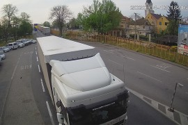 U Gradišci i Šamcu duge kolone teretnih vozila