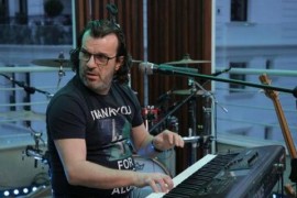 Aca Lukas na balkonu održao koncert za komšije i svijet