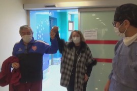 Bračni par u Turskoj pobijedio virus korona: Uz aplauze ispraćeni iz ...