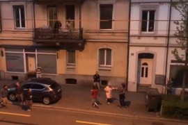 Zabava na ulicama Ciriha uz "Kalašnjikov"