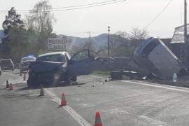 Težak sudar golfa i opela, dvije osobe povrijeđene