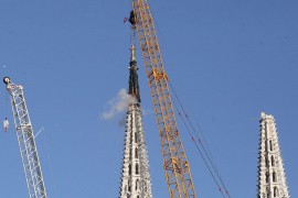 Kontrolisanom eksplozijom odlomljen vrh tornja Zagrebačke katedrale