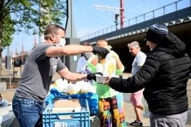 Kuvar sa Mišelinovom zvjezdicom kuha za beskućnike