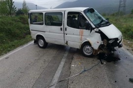 Kombi sletio s puta, povrijeđen suvozač