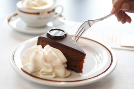 Korona obustavila proizvodnju zaher torte