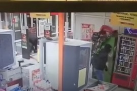 Pred radnicima ukrali bankomat za 20 sekundi, sve snimljeno