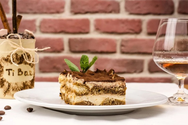 Kremasti kolač sa ukusom kafe