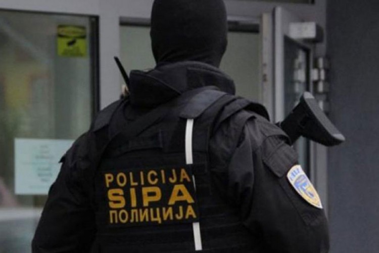 Osumnjičeni da su uzeli pare, a opremu nisu isporučili