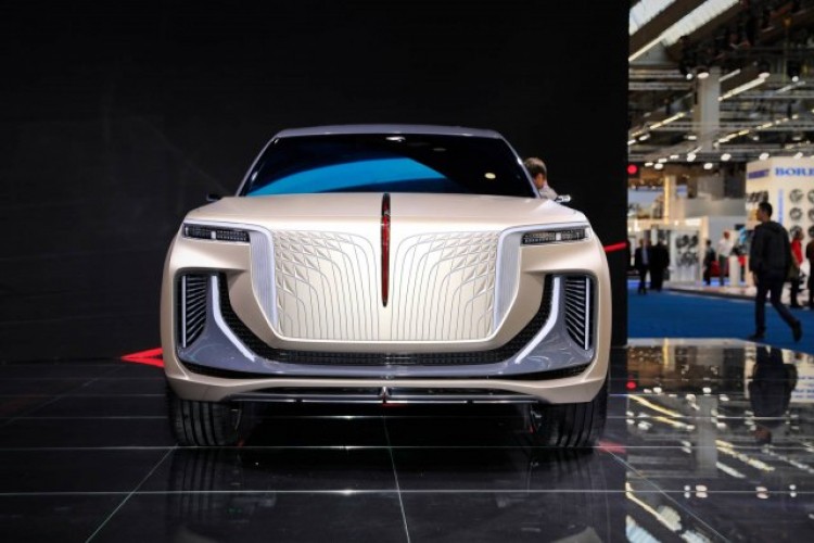 Električni SUV sličan BMW X7