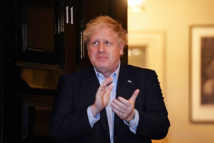 Boris Džonson prebačen na intenzivnu njegu