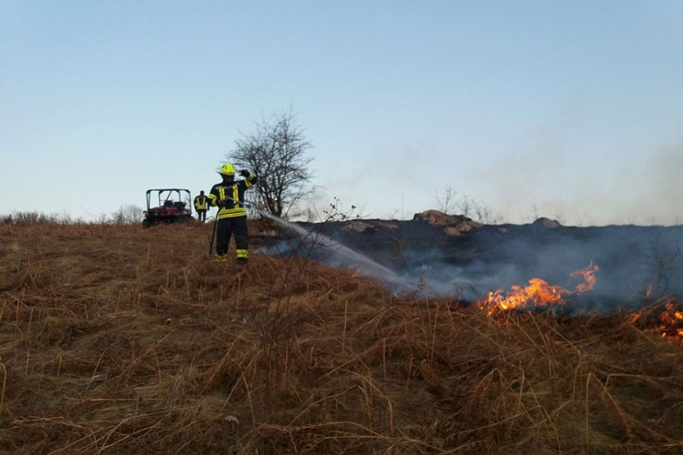 Vatrogascima zbog puno požara ugrožena distanca