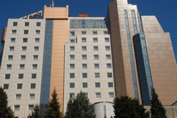 Studenti u hotelu "Tuzla" razvalili vrata i prekršili pravila karantina