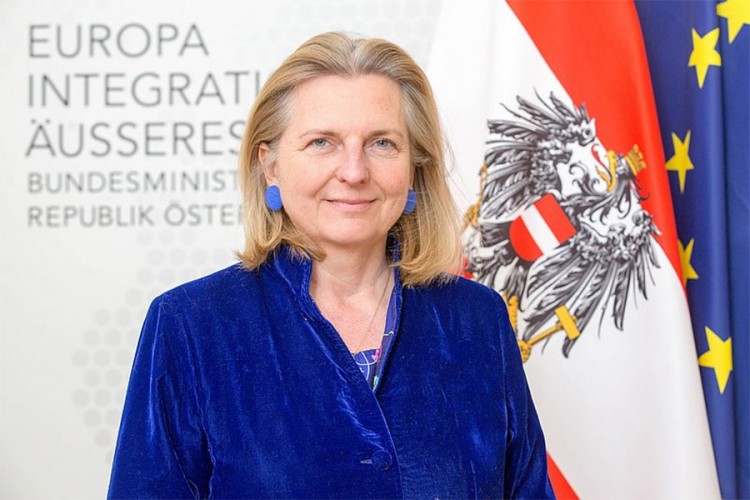 Razvodi se bivša ministarka na čijoj svadbi je bio Putin: Prijavila muža za nasilje