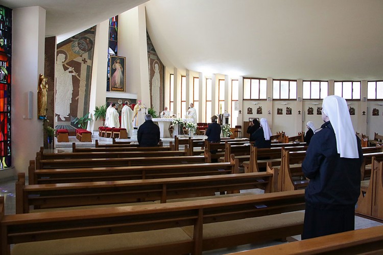 Komarica služio Uskršnju misu u praznoj banjalučkoj katedrali