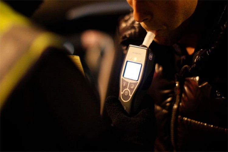 Prekršio izolaciju pa pijan vozio tokom policijskog časa