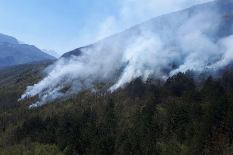 Kiša ugasila većinu požara u HNK