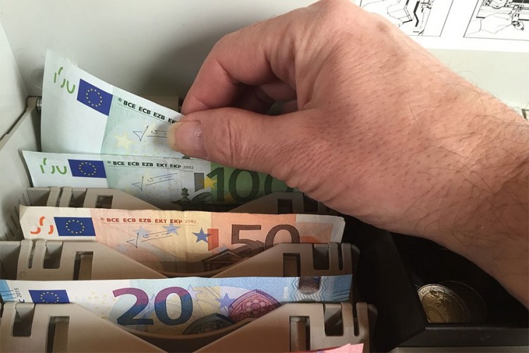 Brođanin kupio polovnu komodu pa u njoj našao 25.000 evra