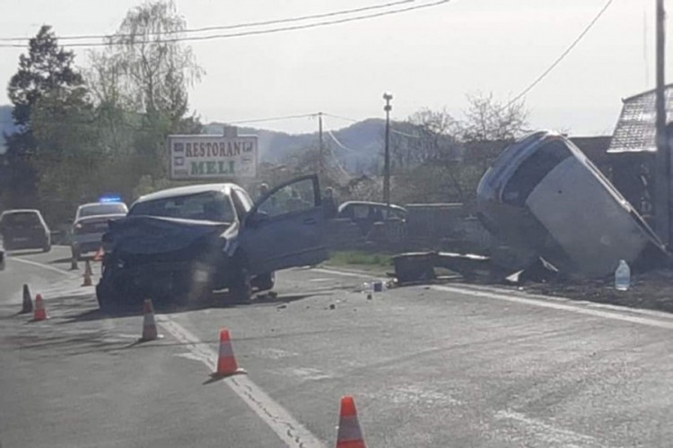 Težak sudar golfa i opela, dvije osobe povrijeđene