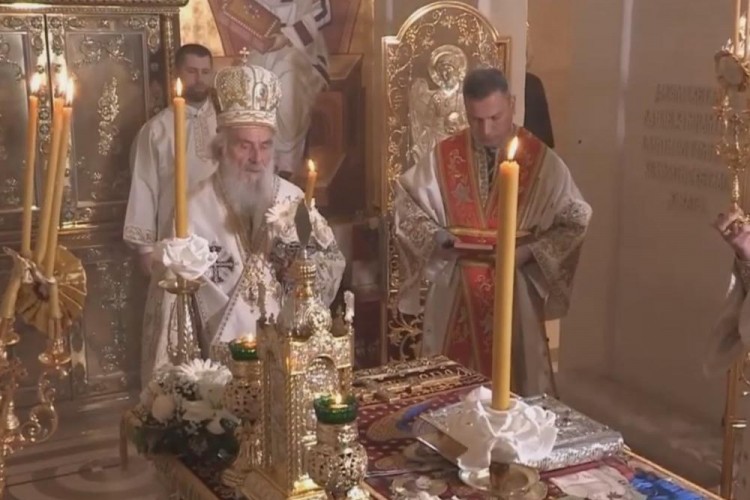 Patrijarh Irinej služio Vaskršnju liturgiju prvi put bez vjernika