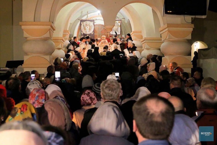 Bjelorusija: Hiljade ljudi u crkvama, ne mare na apele ljekara i vlasti