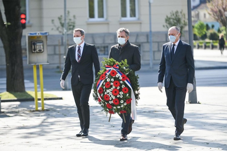 Banjaluka slavi Dan grada: Položeni vijenci na Trg palih boraca