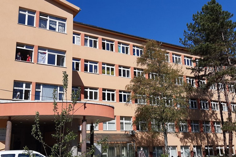 Žale se na uslove u karantinu i lošu hranu u Studentskom paviljonu u Tuzli
