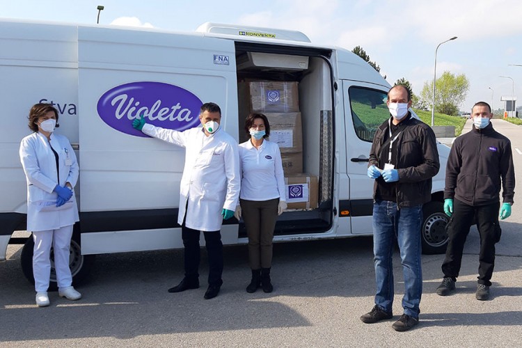 Violetina donacija zaštitne opreme i respiratora stigla u UKC RS