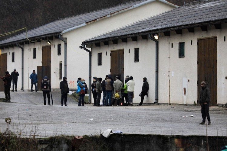 Ujić: Pravi se spisak 10.000 migranata koji će biti deportovani iz BiH
