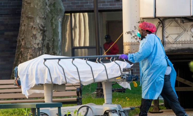 Doktor proglasio ženu mrtvom, ona se probudila na putu do mrtvačnice