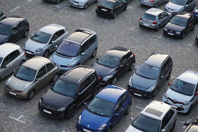 Prodavci auta u Rusiji među prvim preduzećima za nastavak rada