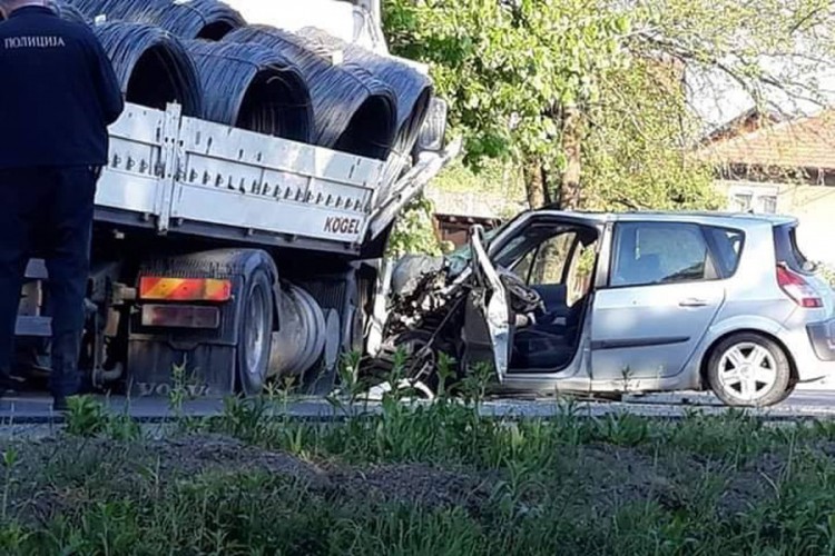 Teška nesreća kod Doboja, povrijeđena jedna osoba