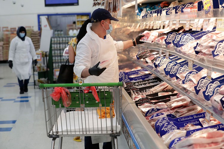 Tramp potpisuje uredbu koja sprečava nestašicu mesa u SAD
