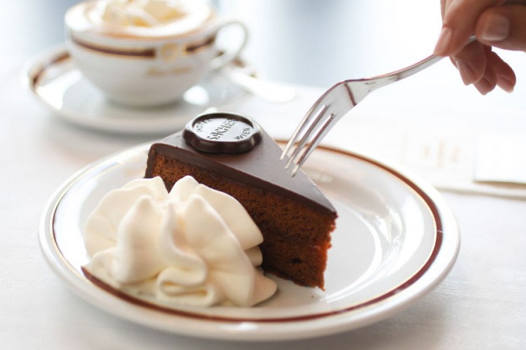 Korona obustavila proizvodnju zaher torte