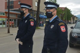 MUP RS objasnio kada treba nositi masku i rukavice u autu