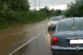 Vozači oprez: Pretežno mokri i klizavi kolovozi