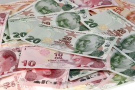 Lira dotakla istorijski minimum