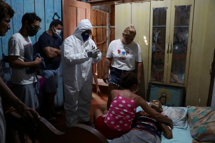 Virus u Brazil donijeli bogataši, a sad hara favelama